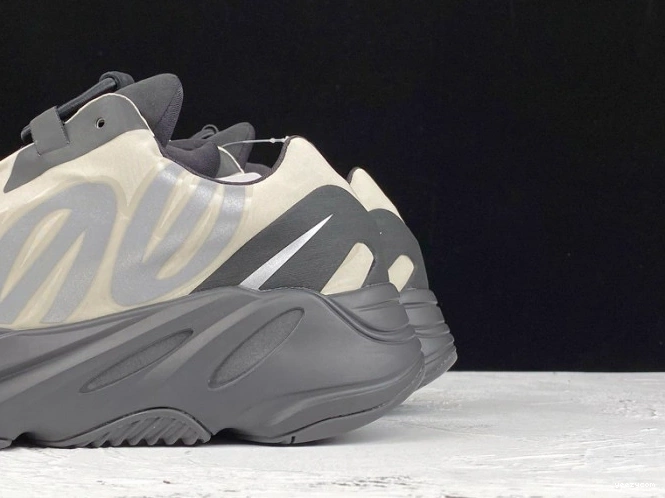 FY3729 Yeezy 700 Adidas MNVN Bone Boost 0718